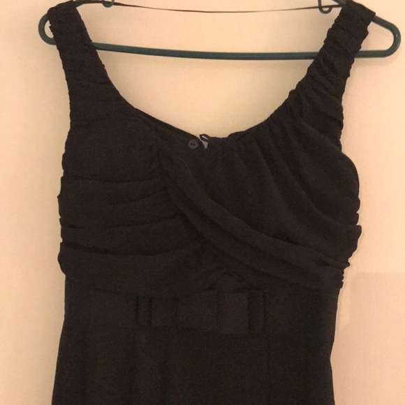 Elegant black dress - Picture 1 of 4